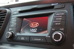 kia uvo infotainment, how to sync a smart phone with a car